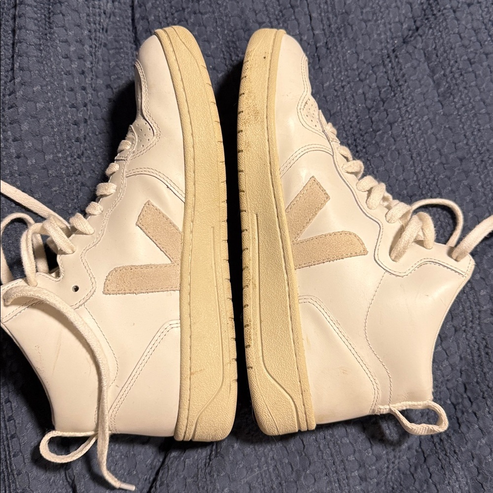 Veja White High-Top V-15 Sneakers 8.5 Women’s 7 Men’s - Picture 5 of 9